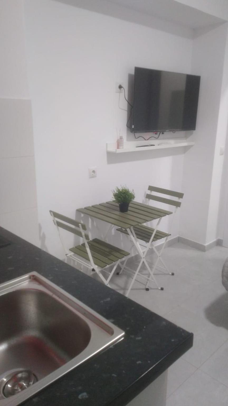 Estudio Encantador Cerca Del Carrefour Rosaleda 1 Málaga Eksteriør billede
