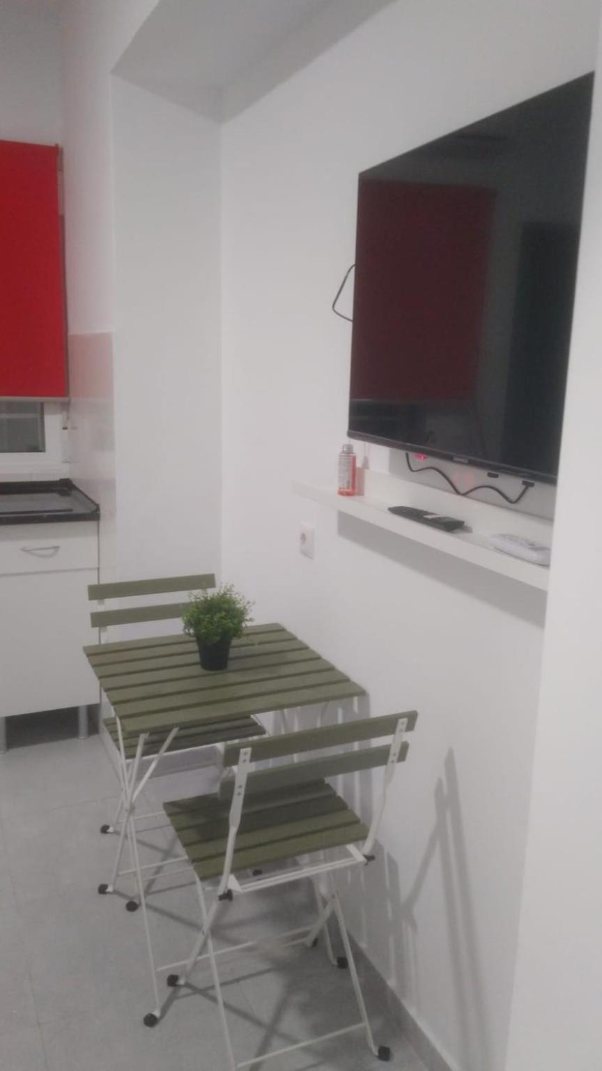 Estudio Encantador Cerca Del Carrefour Rosaleda 1 Málaga Eksteriør billede
